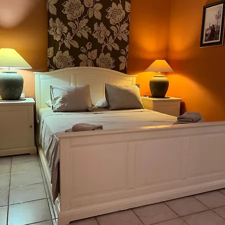 Rsid. El Duque-1 公寓 *